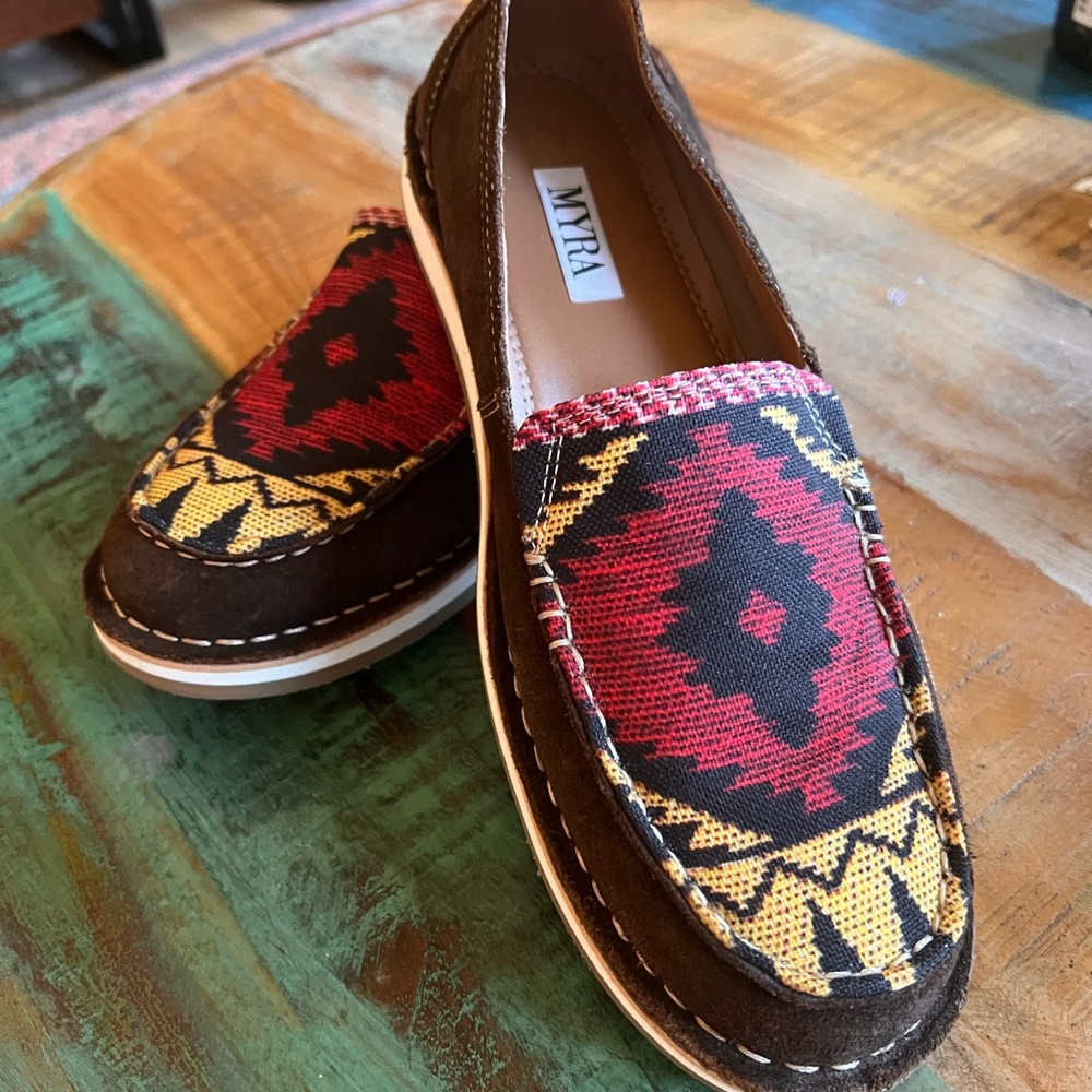 🥿 Myra Brown and Red Loafers with Aztec Pattern | Sz 9 (8.5) - Picture 2 of 6